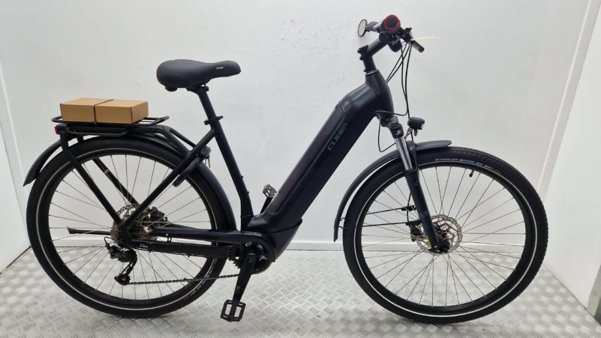 Foto van Cube Kathmandu HPA e-bike Bosch middenmotor 52cm tweedehands via Budget Bike